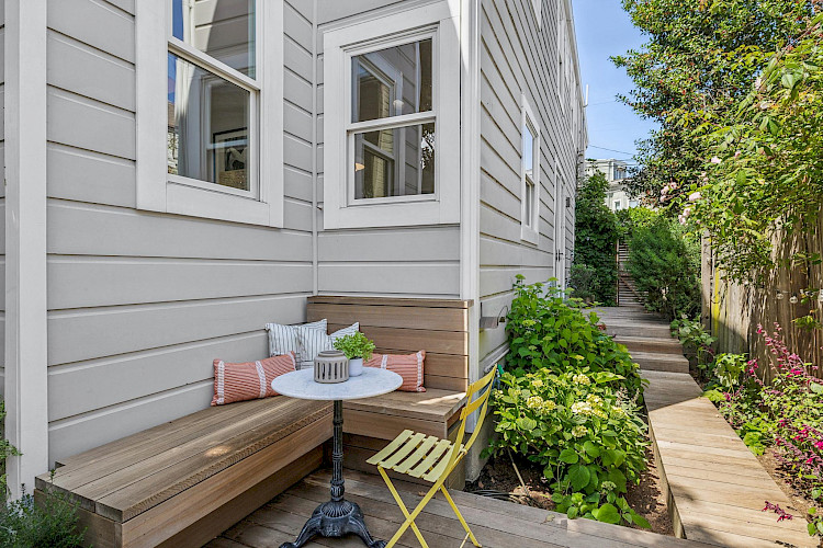 160-162 Richland Avenue 60